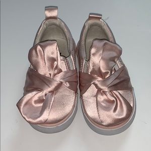 ⭐️H&M sneakers (5/$20)